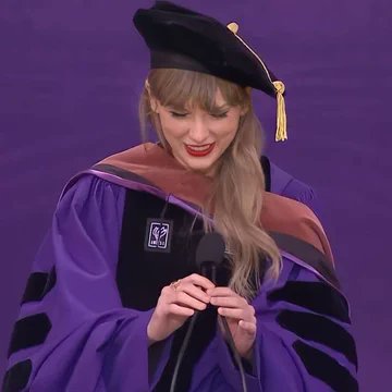 TheSwiftSociety's tweet photo. 🎓| @TaylorSwift13 at NYU was named one of the most powerful commencement speeches given by famous women. https://t.co/rJ5Ps4VtMT