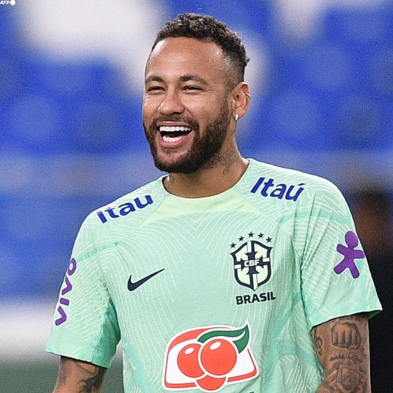 InvictosSomos's tweet image. En una selección en la que pasaron monstruos como Pelé, Ronaldo Nazário, Romario, Zico, Rivaldo, Ronaldinho, Kaká o Adriano, el máximo goleador y el máximo asistente histórico es este tipo. El jugador con más goles y con más asistencias en TODA la historia del combinado brasileño…