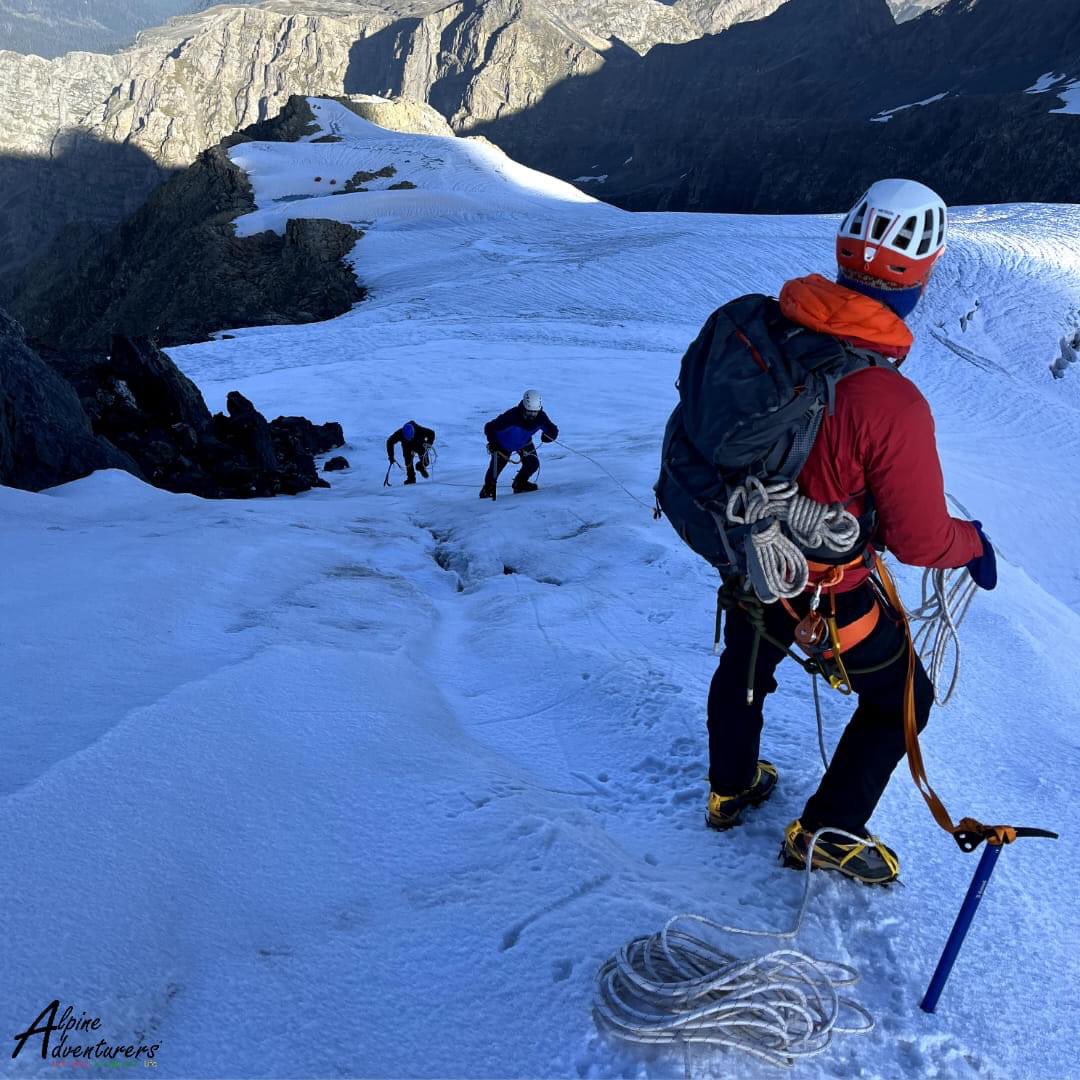 AlpineAdv's tweet photo. Team Alpine Adventures conquered Mount Haramukh , Team summited it's main peak for the second time, a historic feat after our first successful attempt in 2015, . #HaramukhExpedition2023 https://t.co/LygbInGKtN