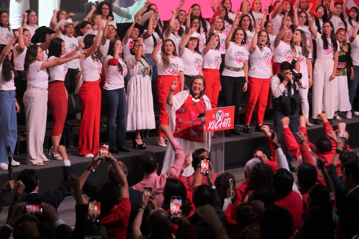 Los cenecistas encabezados por nuestra líder <a href="/LetyBarreraM/">Leticia Barrera</a> recibimos a <a href="/XochitlGalvez/">Xóchitl Gálvez Ruiz</a>, en su visita al PRI. Le reiteramos nuestro apoyo, porque solo unidos en el territorio y trabajando duro, vamos a lograr un mejor futuro para las familias campesinas de México. #LaCNCconXóchitl