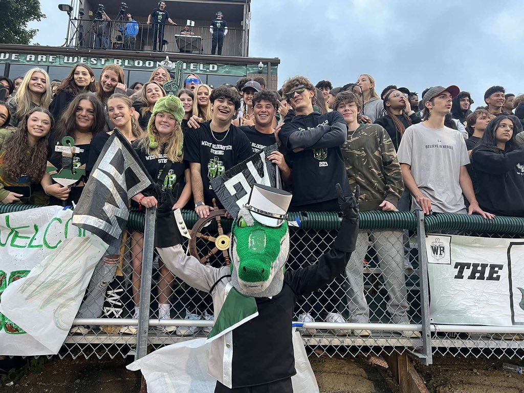 HOME OPENER DUB TONIGHT 🔥🔥 40-33 🏆 SWAMP WAS PACKEDDD 🐊🐊 SEE YOU NEXT WEEK @ LAKE ORION 🤍💚