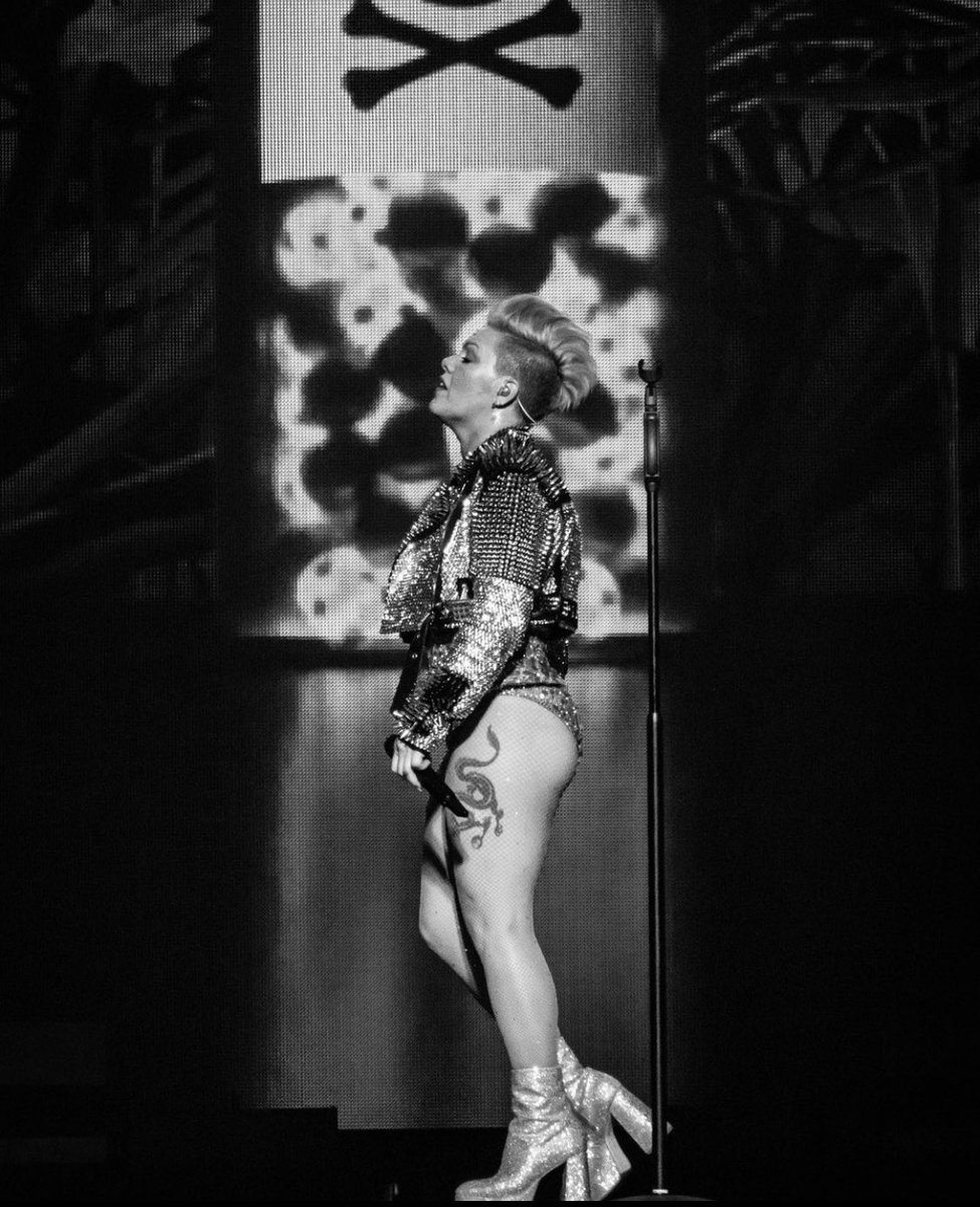 Feliz Cumpleaños <a href="/Pink/">P!nk</a>! 🎉🥳🎂🎈🎁 Te amamos! #pink #pinklatam 📸 <a href="/hookedonspice/">Odai Afuni</a>