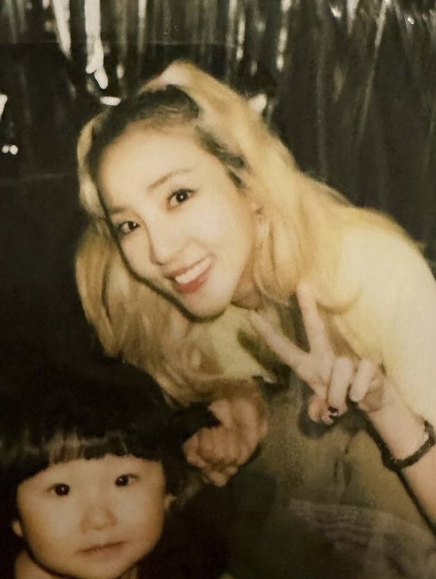 ssantokkiyong's tweet photo. Super cute! ๐คฉ Dara imo, i hope you two did the ๐๐ผ337๐๐ผchallenge ๐
#์ฐ๋ค๋ผ๋ฐ #SandaraPark
#FESTIVAL #337CLAP @krungy21 https://t.co/ahvumpAB4d