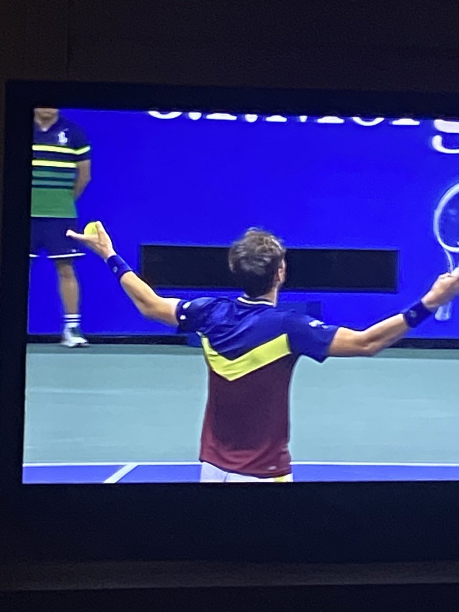 Wilf_Riecker's tweet photo. #usopen well done! https://t.co/Q2KWWjkX7r