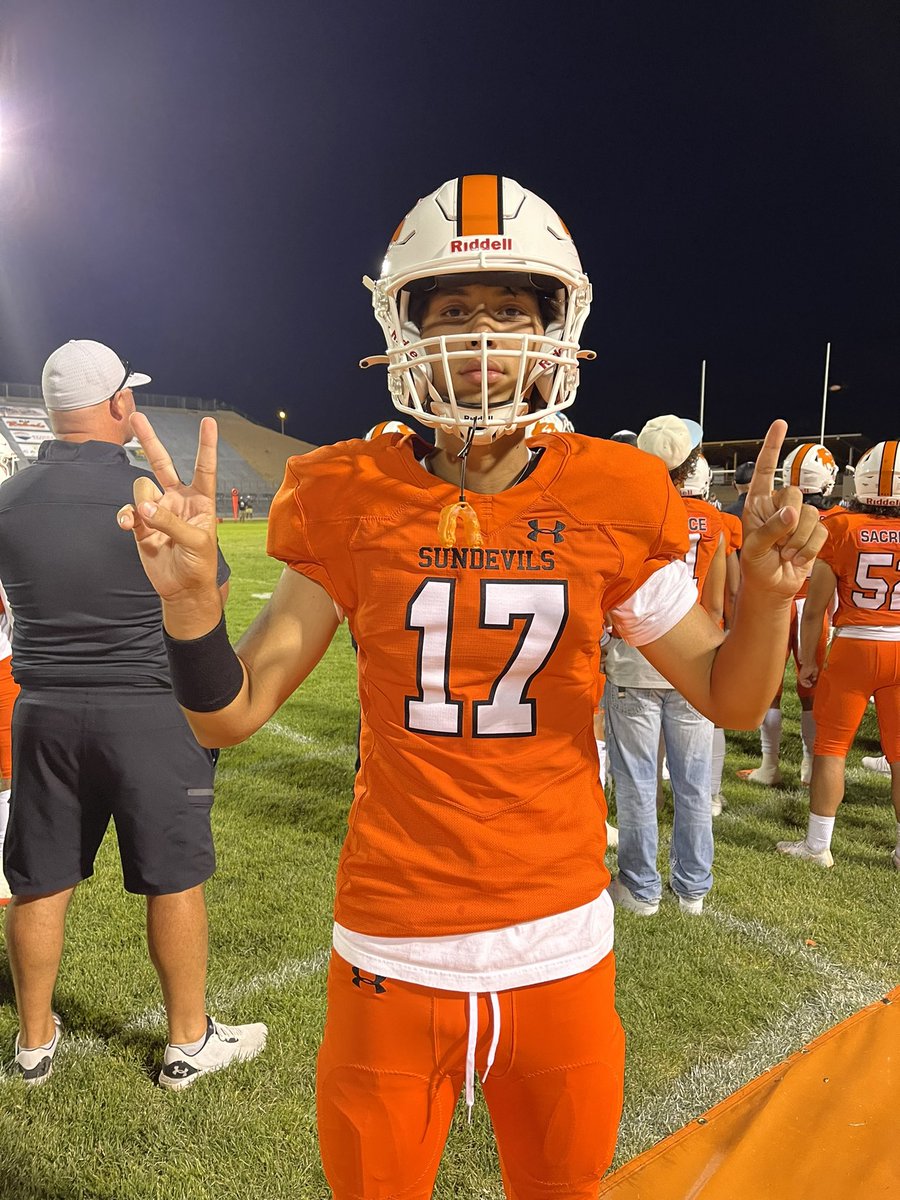 AVSunDevilFB's tweet photo. Soria w the TD 2:18 21-0 left in the 1st Q and we’re getting pretty comfy in this end zone already 🤘Peters kick is good.
•
#GoDevils #BellGame #DingDong #AVvsVV #BellGameXII #12Peat #CollegeBound #NCAA #Athlete #Football #Sports #SoCal #DoRight #DoYourBest #DoUntoOthers https://t.co/PdbWQszG2i