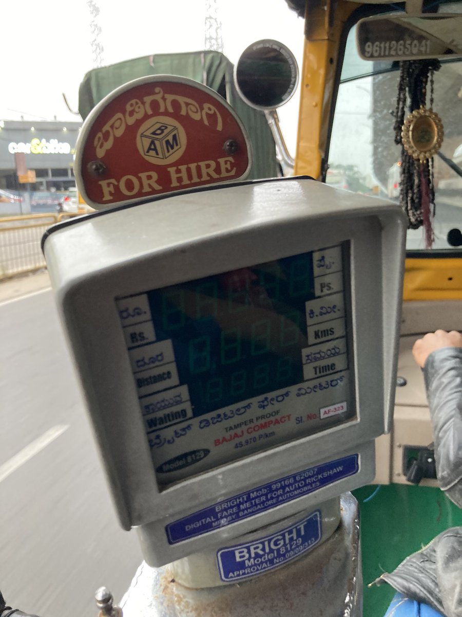 mailtoharshm's tweet photo. An 8th standard student’s science project is way more functional than this final product. Someone please declare this as the biggest DUMMY INVENTION of the century. #nammabengaluru #Bangalore #autorickshaw #dummymeter #bengaluru #commute #PublicTransport https://t.co/DLBeic9Ke0