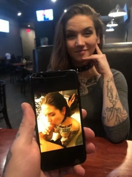 BustywifeBCN's tweet photo. Pornception at dinner 💖😎blowjob celular date https://t.co/7unC5SDOpH