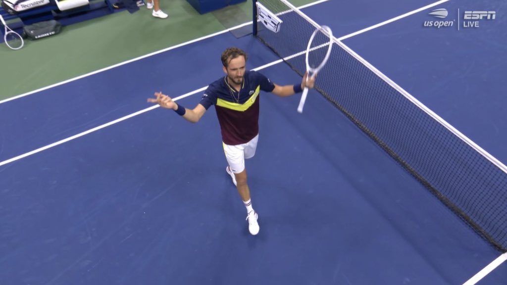 TennisONEApp's tweet photo. SPOILER ALERT. 👊

Medvedev reminding the tennis world he’s still here.

#USOpen https://t.co/SxtRwztl3o