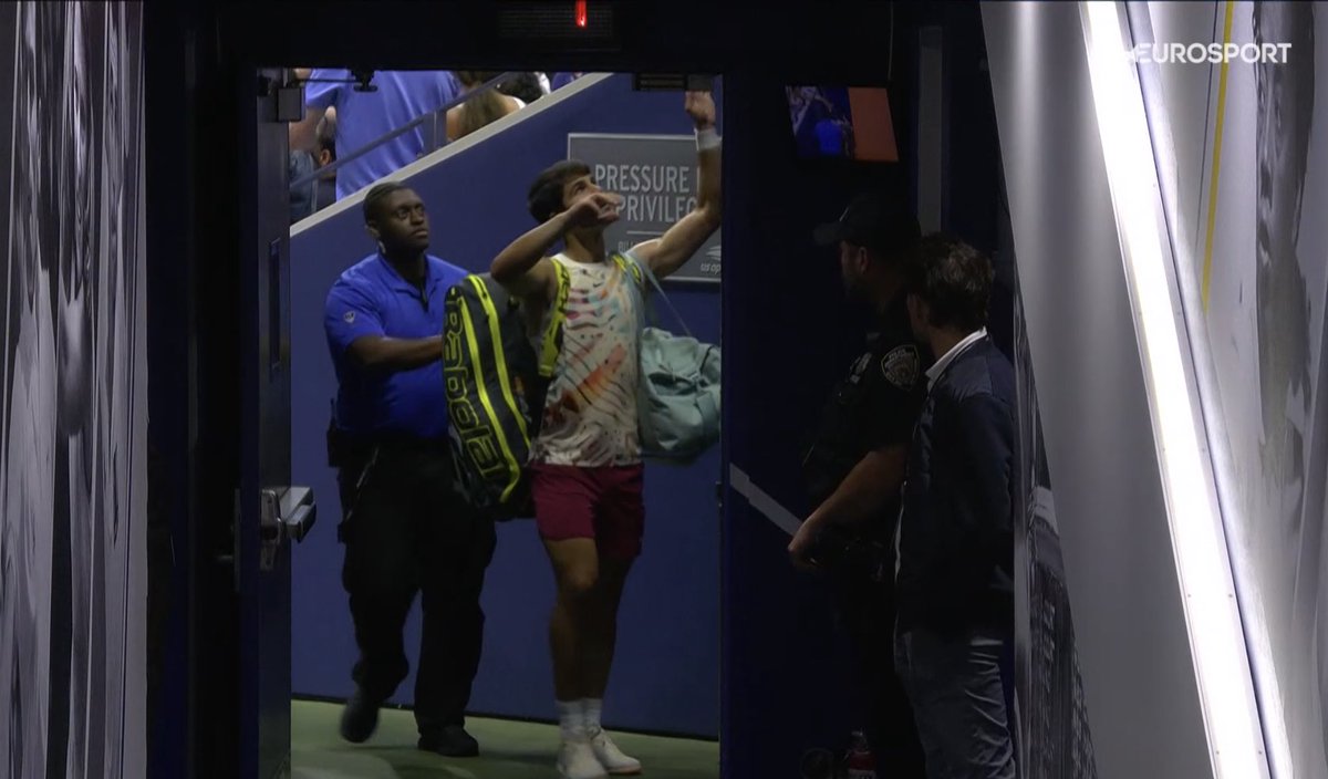 Very nice touch from Alcaraz when leaving the court, clapping a lot of fans. 

Not much to regret today, tbh. Medvedev was top class. 

The 20yo ends his Grand Slam season with a title and two semifinals in three Slams played. 17 wins, 2 losses to Djokovic and Medvedev.