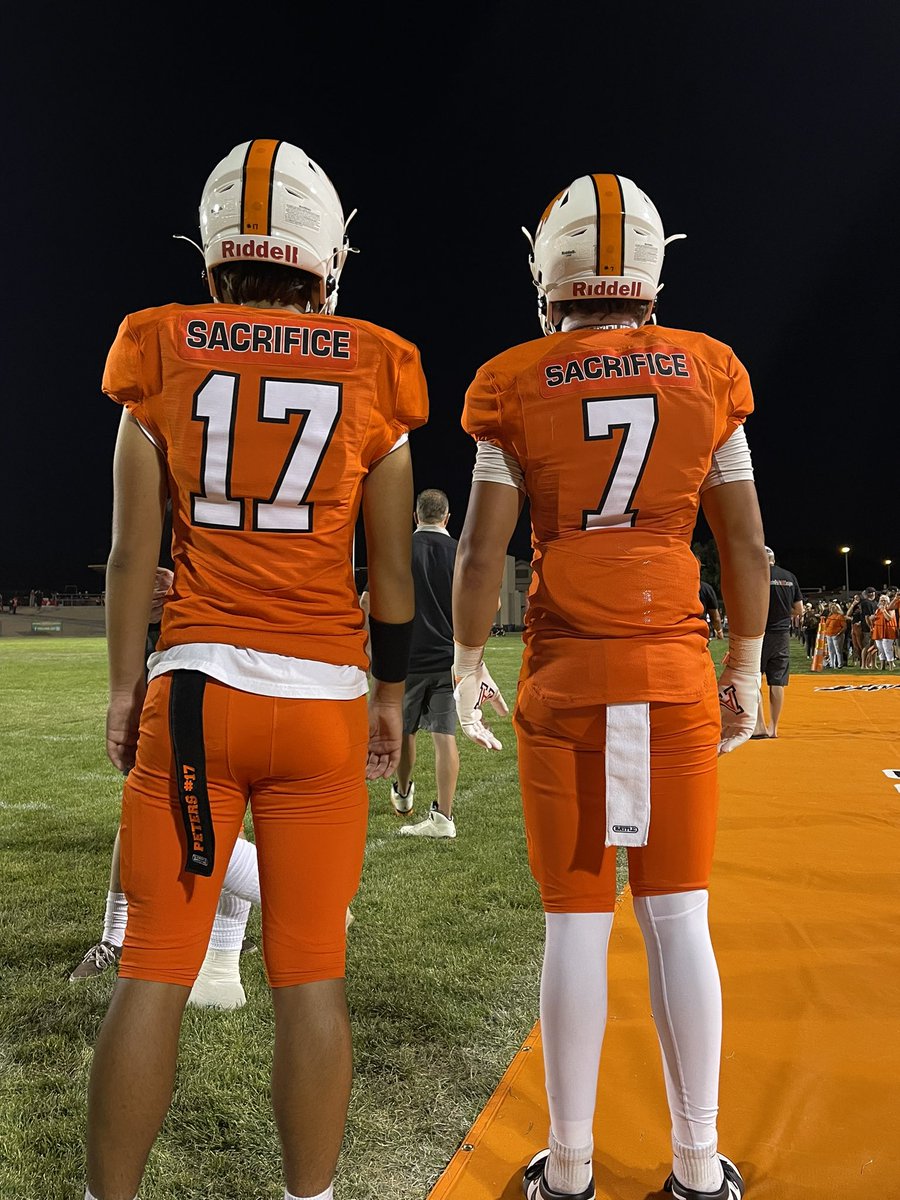 AVSunDevilFB's tweet photo. Lucky sevens here with #7 Struebing running in the TD, #17 Peters with the extra kick, and 1.7 left in Q1. 28-0 Devils w lead.
•
🤘 #GoDevils #BellGame #DingDong #AVvsVV #BellGameXII #12Peat @avhs_news @avusd https://t.co/GVQJfZaWBc