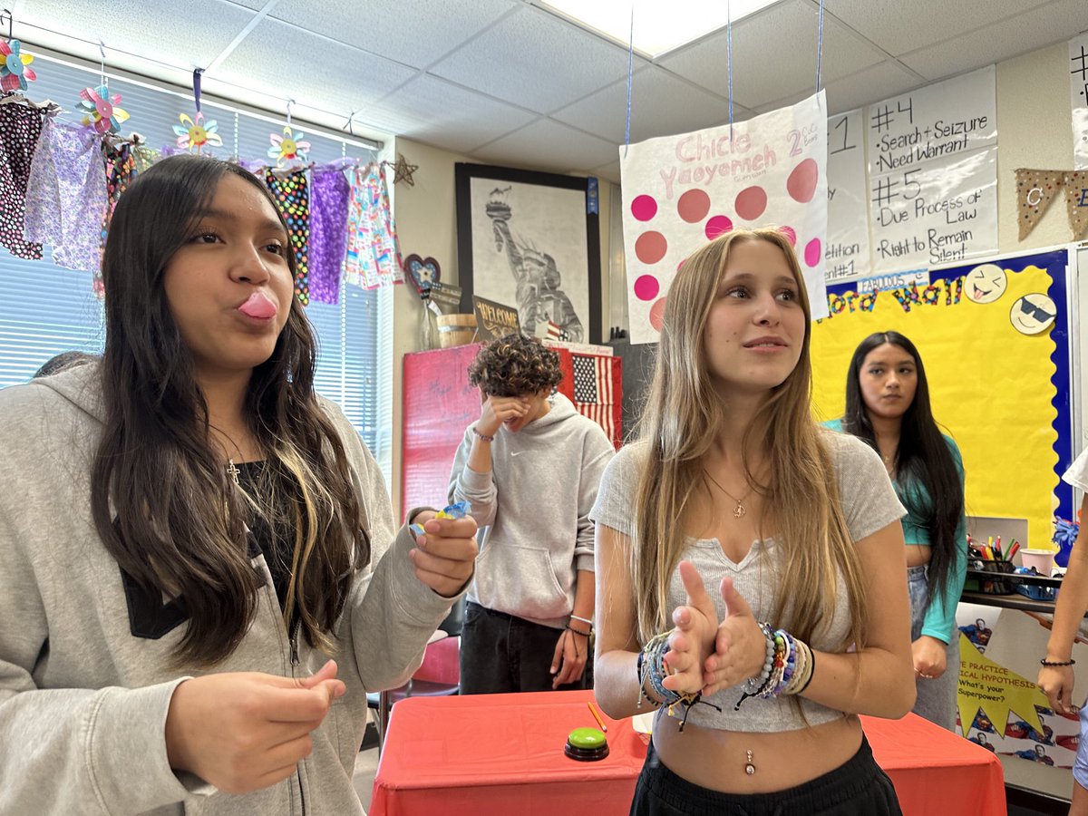 GbulletPeggy's tweet photo. Aztec Market Place offering corn products, pico de gallo, chicle, engineering competitions and friendship bracelets in el color rojo. Students rocked! #boycottAverage #VivaMAS! https://t.co/lh1gHWUvL8