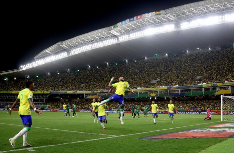 goleada_info's tweet photo. Lista dos jogadores da Seleção Brasileira com mais participações em gols no século 

- Ronaldo: 40
- Ronaldinho Gaúcho: 47
- Kaká: 54
- Neymar: 136 (!!!)

Histórico! ✨🇧🇷

🗞️ @EspiaoEstatist 
📸 GE https://t.co/ac3JzCLz7D