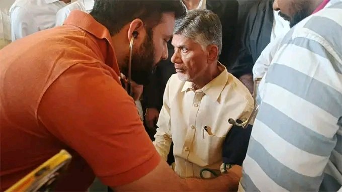 rc_suresh_kumar's tweet image. Former Chief Minister Chandrababu Naidu arrested
CID DSP Dhanunjaidu served the CrPC Section 50(1) notice
Under Prevention of Corruption Act 1988
Under sections 120(b), 166, 167, 418, 420, 465, 468, 201, 109, red with 34 and 37 IPC sections...