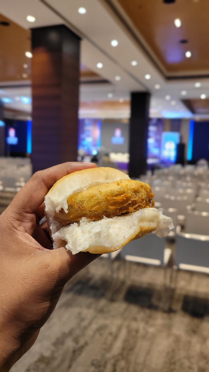 TheTechMaharaj's tweet image. Make sure you have your breakfast and come to @GopherConIndia because it&apos;s going  to be amazing! 

Visit us at @infracloudio booth to play some games, talk Go and everything else (also take home some swags)

#GopherconIndia #ICatGCI