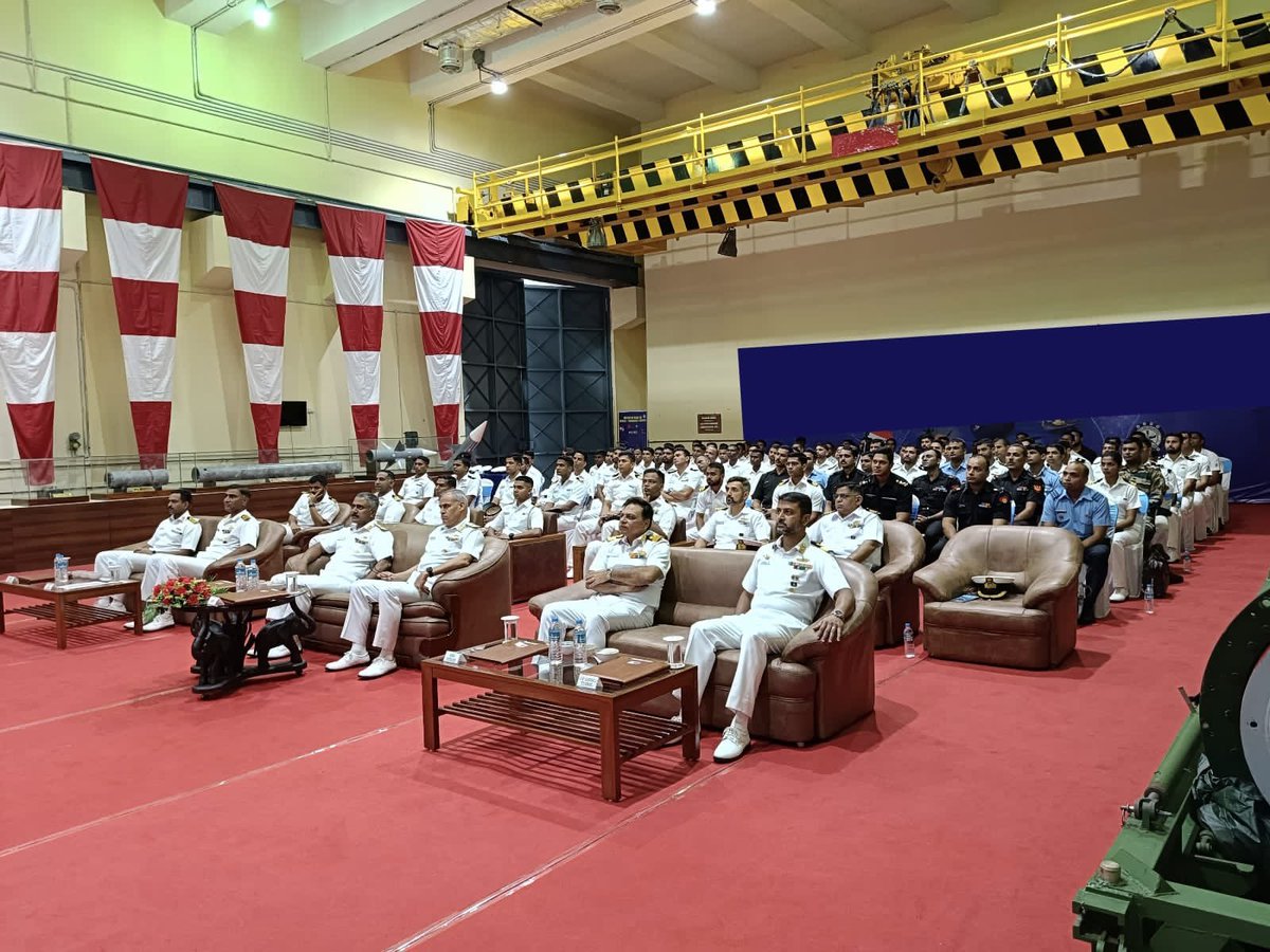 #DefenceExcellence
Towards enhancing #Jointness, #interoperability & #synergy in maintenance, a maiden Tri-Service course was conducted at Karwar with participation from the Services, Academia and OEMs.
Closing ceremony was presided by RAdm Nelson D'Souza, CSO (Tech), HQENC.