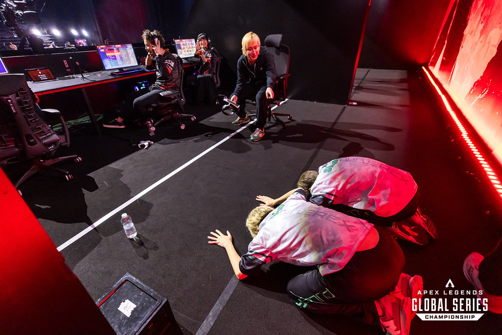 ZephyrCasts's tweet image. This photo goes unbelievably hard. 🔥🔥

After almost losing their spot in 10th, @PULVEREX thanks their saviors, @FC_Destroy_. Had they not won the last fight of Game 6 against GoNext, Pulverex’s journey would’ve ended there.