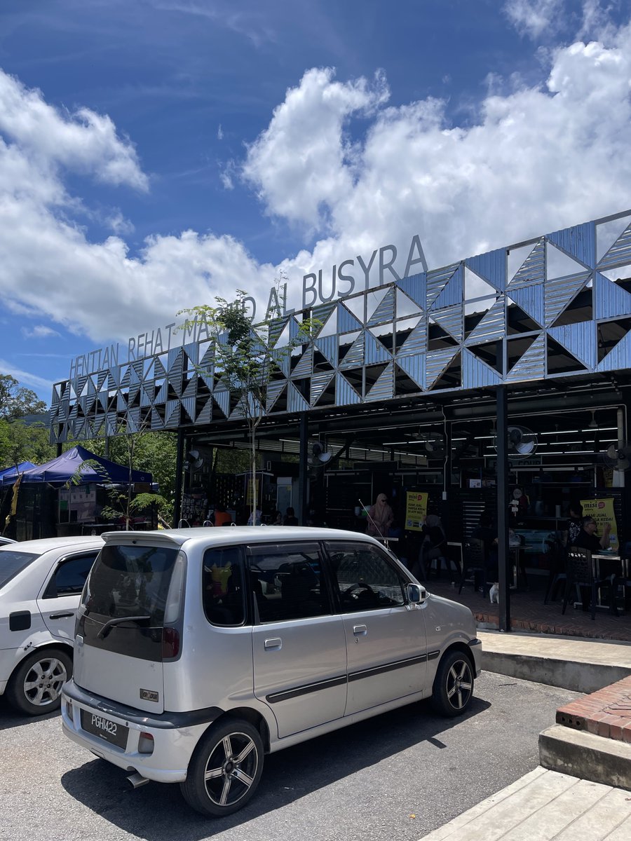 acaiijawa's tweet photo. Aku nak kongsi tentang Masjid Busyra, Merbok Kedah yang jadi masjid mesra musafir terbaik di Malaysia.

AJK masjid seluruh Malaysia datang melawat sini nak belajar cara depa buat.

One-Stop-Center masjid ni ada:

1. Food Courts
2. Car Wash
3. Mini Mart
4. Dobi layan diri https://t.co/u5tSOlqBpS