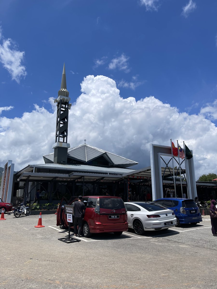 acaiijawa's tweet photo. Aku nak kongsi tentang Masjid Busyra, Merbok Kedah yang jadi masjid mesra musafir terbaik di Malaysia.

AJK masjid seluruh Malaysia datang melawat sini nak belajar cara depa buat.

One-Stop-Center masjid ni ada:

1. Food Courts
2. Car Wash
3. Mini Mart
4. Dobi layan diri https://t.co/u5tSOlqBpS