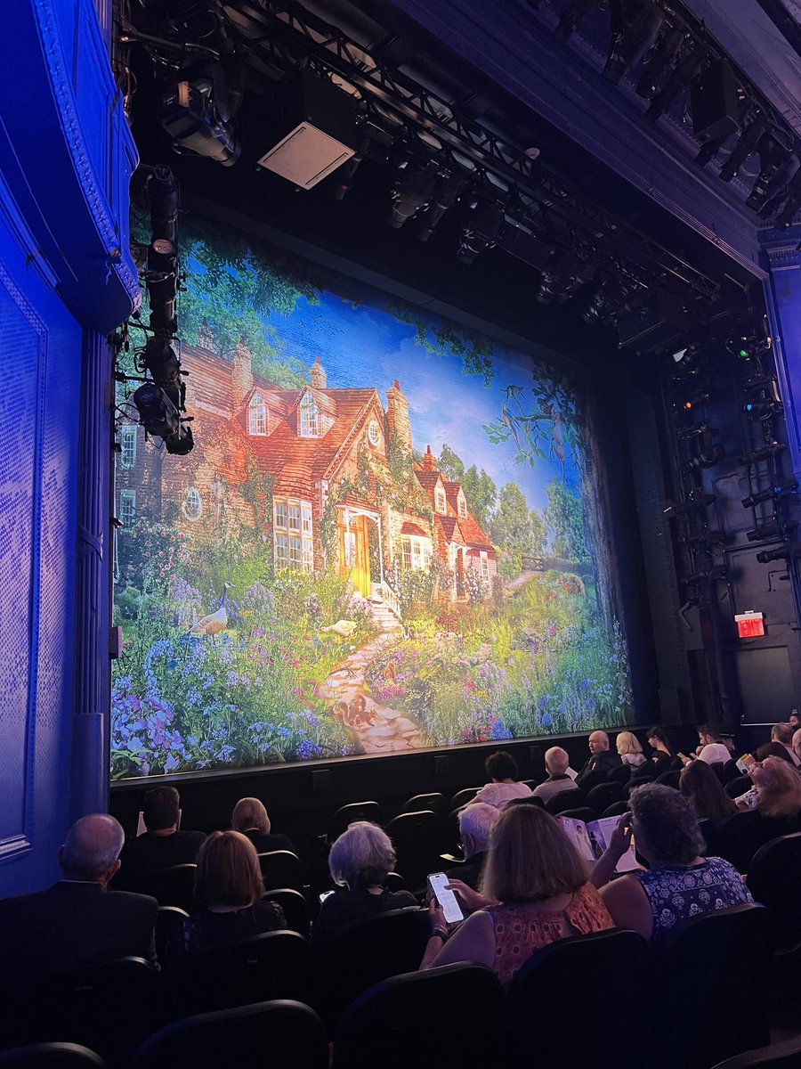 samsianturijkt's tweet image. The Cottage was a hilarious and entertaining Broadway show to watch recently tonight!!! So thankful for the selfies and autographs from the actors after the show!!

#thecottagebroadway #broadway #broadwayshow #broadwayplay #broadwaytheatre #broadwayenthusiast #broadwaylover