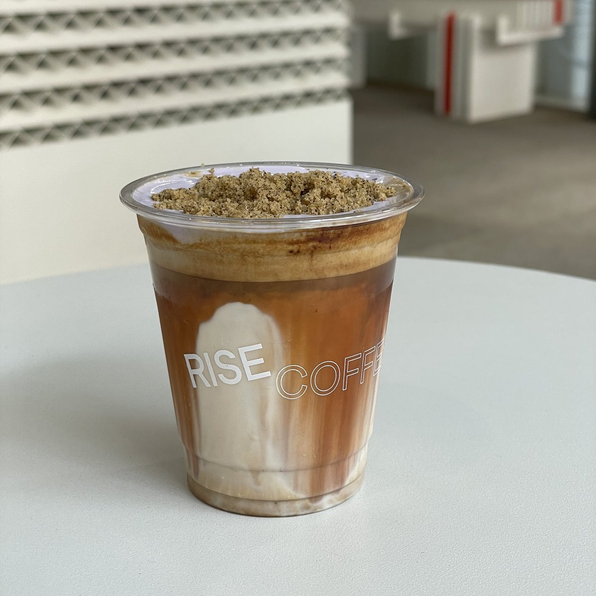 canireview's tweet photo. rise coffee สร้างเรื่องให้ชั้นอีกละ🤦🏻‍♀️🤣 ไอเราก็ชอบกินกาแฟแนวนี้ซะด้วยไง ทีนี้ก็ว้าวุ่นเลอ ต้องแวะเข้ามาลอง🤣 แล้วคือดีงามมากกก ฮือออ โฟมลาเวนเดอร์ที่ท็อปข้างบนคือหอม ละมุนนีละมุนใจมาก🫠 มีตลอดไปเลยได้มุ้ยยย🥹💖 @risecoffeeth @CAFETELLER #รีวิวคาเฟ่ https://t.co/xtxlrEEKRY