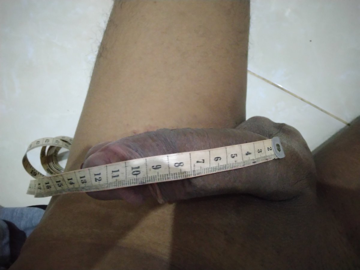 Nanya dong kontol gw ukurannya segini termasuk panjang apa pendek sih kalo ukuran diameter nya sih gw pede" aja cuma kalo panjangnya agak minder gw 
😔😔