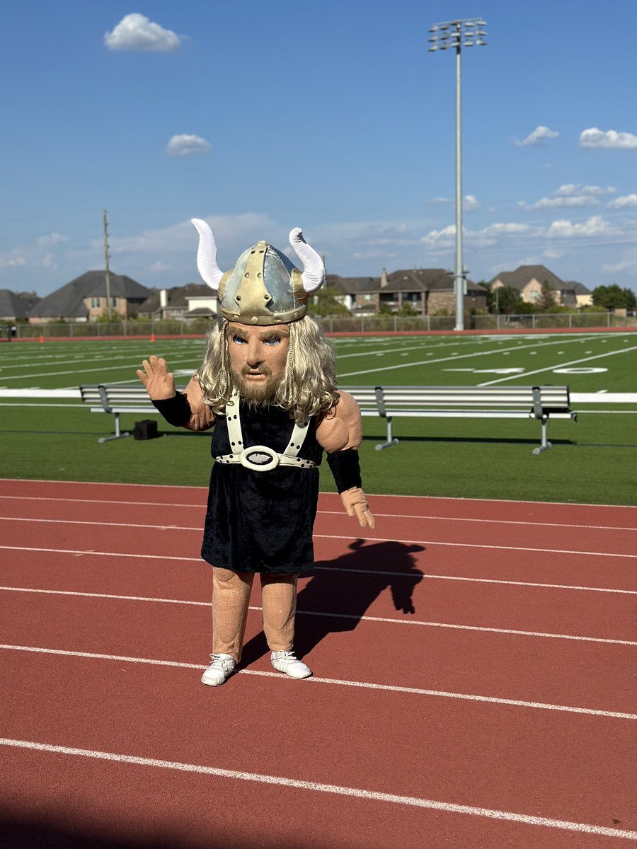 Introducing Val the newest member of our Viking family! Val and Odin make a fantastic pair! Thank you <a href="/adamsjhptsa/">Adams JH PTSA</a> #AlwaysbeaViking