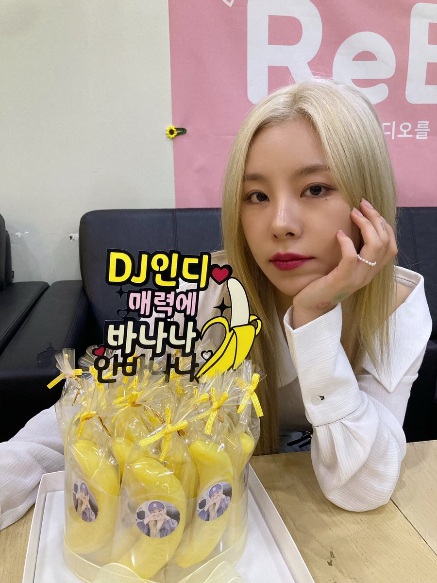 Belloci_0619's tweet photo. 🐶간식 서포트🐶

💙휘인 볼륨을 높여요 라디오💛

스페셜DJ 인디의 라디오를 응원하기 위해 
간식서포트를 진행하였습니다❤️

#휘인 #마마무 #휘인서포트 #Wheein https://t.co/Uh5OMTc8h0