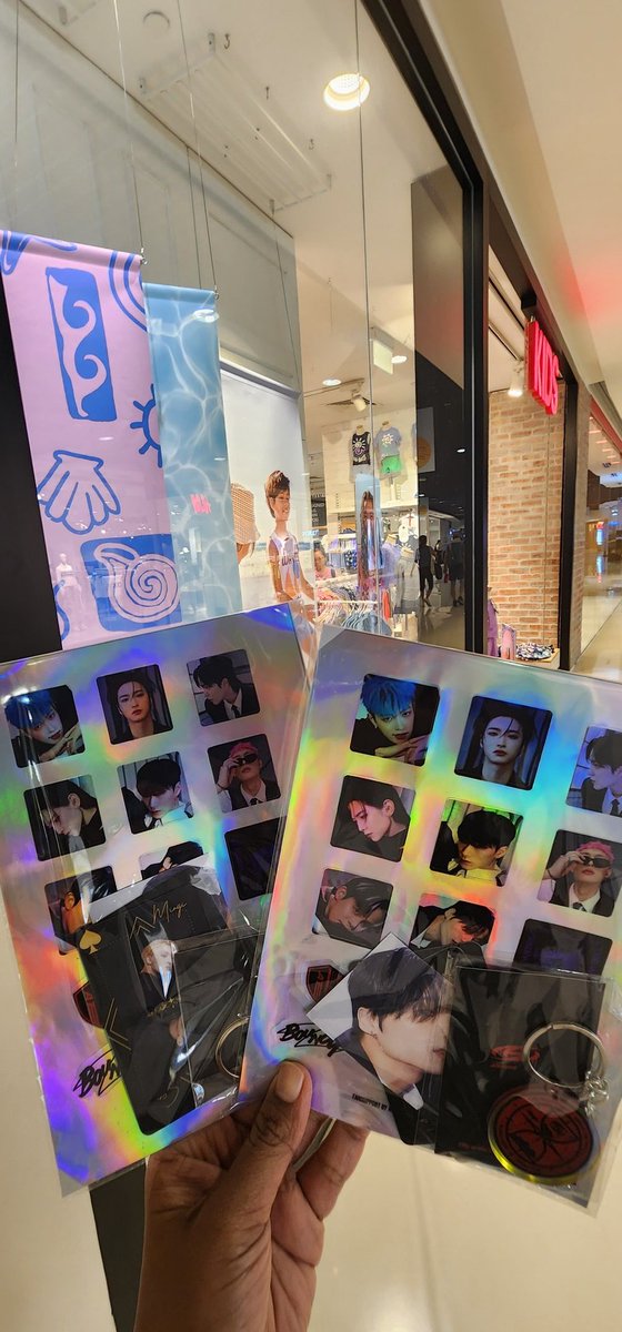 Kpopsizzles1's tweet photo. Hello. We are here at Kallang Wave Mall, Level 1 . We are sitting outside kids cotton on.
To redeem:  follow and shows us 
#ateezworldtour #ateezinsg
#TheFellowshipinSingapore
#Break_The_Wall_in_SG
#BreakTheWallTour2023
#Break_The_Wall_SG 
#ATEEZinSG #ATEEZINSINGAPORE https://t.co/u8XihbKoIJ