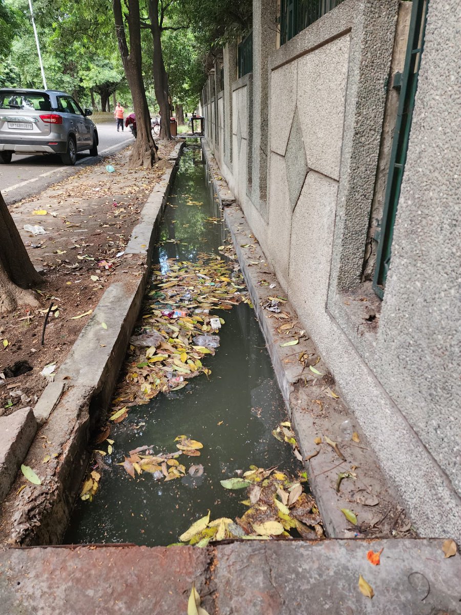 SawravD's tweet photo. @noida_authority @CeoNoida kindly look into this.. there are no rais but @ Gate2 of Vivek Vihar Sec82, drains are full and smell bad.. there is some choking at either end which is nt allowed drain water to go.. please help n support in clearing this up! Appreciate your work! https://t.co/7qrj4cwO5k