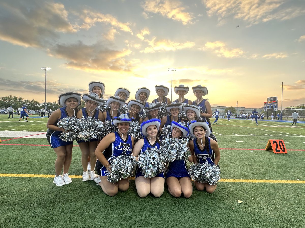 Friday Night Lights!!! COUNTRY THUNDER!!! <a href="/TaftFootballChi/">Taft Football</a> wins over Brooks College Prep!!! Let’s Go Eagles!!!! <a href="/TaftHSAthletics/">Taft Athletics</a> <a href="/Taft_HS/">Taft High School</a> <a href="/CPLAthletics/">Chicago Public League Athletics</a>