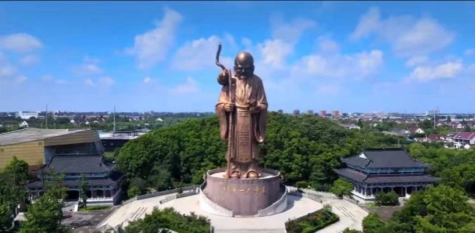 RugaoCity's tweet photo. The old man of the south pole stands in the Longevity Park in the #CityOfLongevity, #Rugao, in east China's #Jiangsu Province. At a height of 49 meters, it is the largest of its kind in the world. #archecture #art #artwork #artist #LONGEVITY 

https://t.co/gjaT0bw3rG https://t.co/pJ3VKUJslG