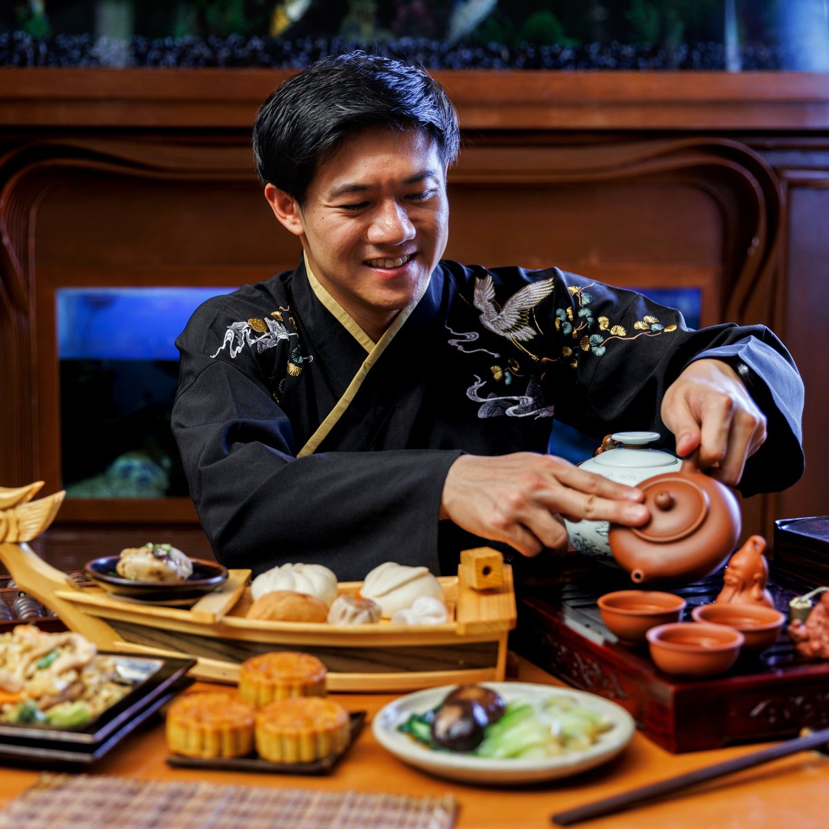 🎉 Celebra el #MooncakeFestival como nunca en Asian Bay. 🥮🌕 Viernes 29 de septiembre. Sumérgete en la magia de la cultura china con sabores auténticos y mooncakes deliciosos en Av. Tamaulipas #95, Col. Condesa. ¡Reserva tu mesa hoy! 📲WhatsApp 55 5475 33 81. #AsianBayEvents🌙