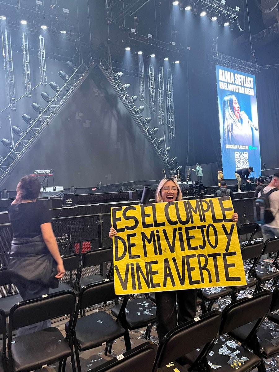 morepuyoll's tweet photo. pa no estuve en tu cumple pero te conseguí un saludo de nicki(?) 
lejos el mejor show y día de mi vida, gracias y te amamos con el ALMA @Nicki_Nicole19 ❤️ https://t.co/eCchZUGYJe