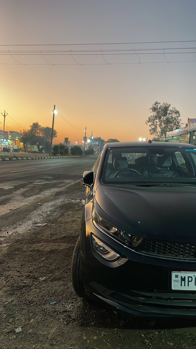 TalrejaRajat's tweet image. Motors are living beings
Best decisions #altroz #pulsar #darkedition #motorhead #love @TataMotors