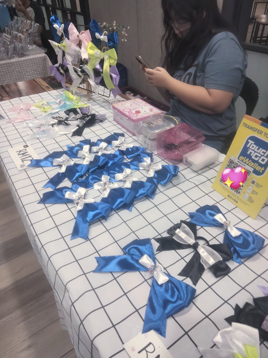 bowque_'s tweet photo. 🌟Come see us at #DElight_Party_in_KL #DElight_PartyinKL @OneStreetKL !!🌟
Don't miss this chance to get our limited ELF bows as well to show your true blue 💙 https://t.co/pSxzpMoMxV