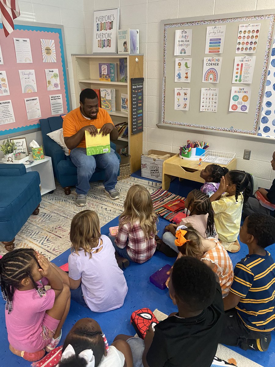“How Full Is Your Bucket?” We have had a great first month of classroom guidance lessons at @StemleyRoad !!!! An extra bonus is a special story from our intern Mr. Kidd!!! #wearebucketfillers #cultureofkindness 💦🪣❤️