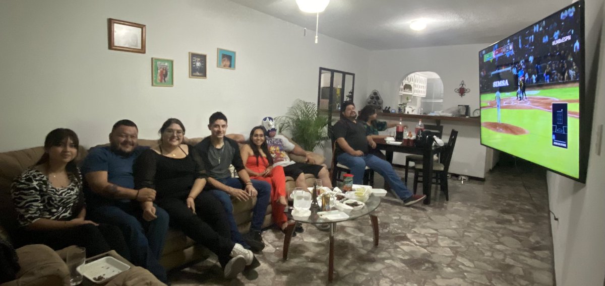 Desde Torreón apoyando a los <a href="/AlgodonerosUL/">Algodoneros Unión Laguna</a> #SerieDelRey <a href="/ESPN_Beisbol/">ESPN Béisbol ⚾️</a> #LMBXESPN <a href="/JESanchez_ESPN/">Jorge Eduardo Sánchez</a>