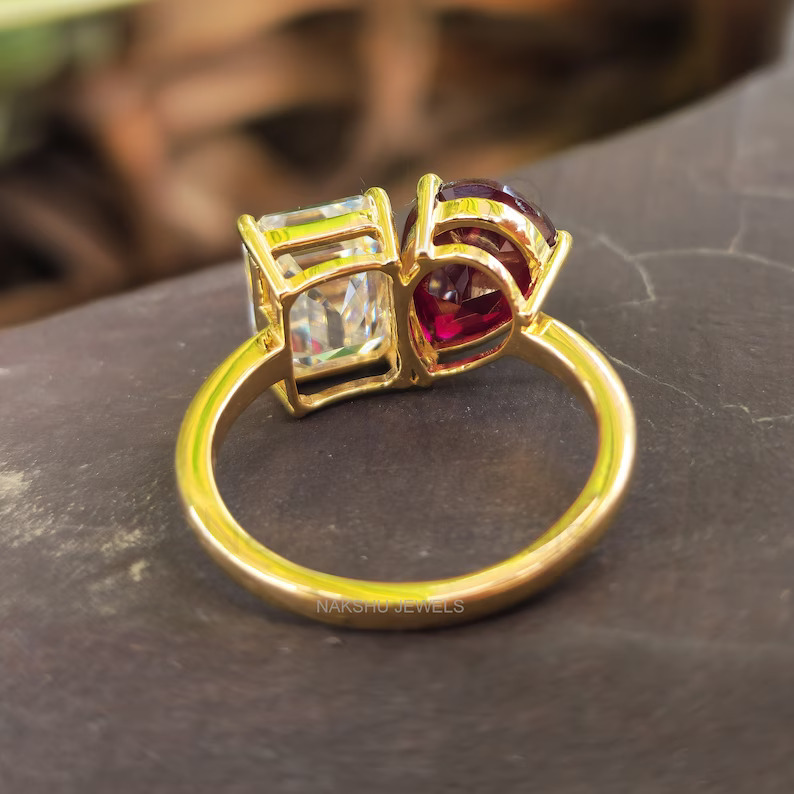 NakshuJewels's tweet photo. Toi Et Moi Red Ruby &amp; Emerald Cut Moissanite Engagement Ring💍

👉 DM us to Get a Customised Design: https://t.co/8POACaYD2H

#twostonemoissaniteengagement #moissaniteengagementring #toietmoiring #nakshujewels #whitegoldring #pearcutring #emeraldcutring #vintagering #redrubyring https://t.co/LAtE4xw3JM
