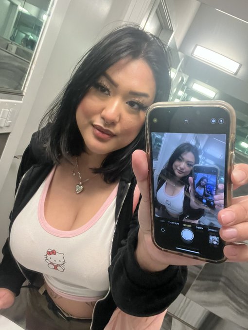 anyone need a big tiddy gf(*^▽^*)♡ https://t.co/ZGXJvECeRX