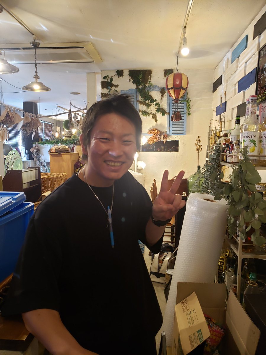 GoldenChild9999's tweet photo. みんな覚えてるか？！
鹿児島の元ハイドランジアのカズが紆余曲折あって
今日と明日だけうちで働くぜ！！！笑笑 https://t.co/e7Rac6vCHy