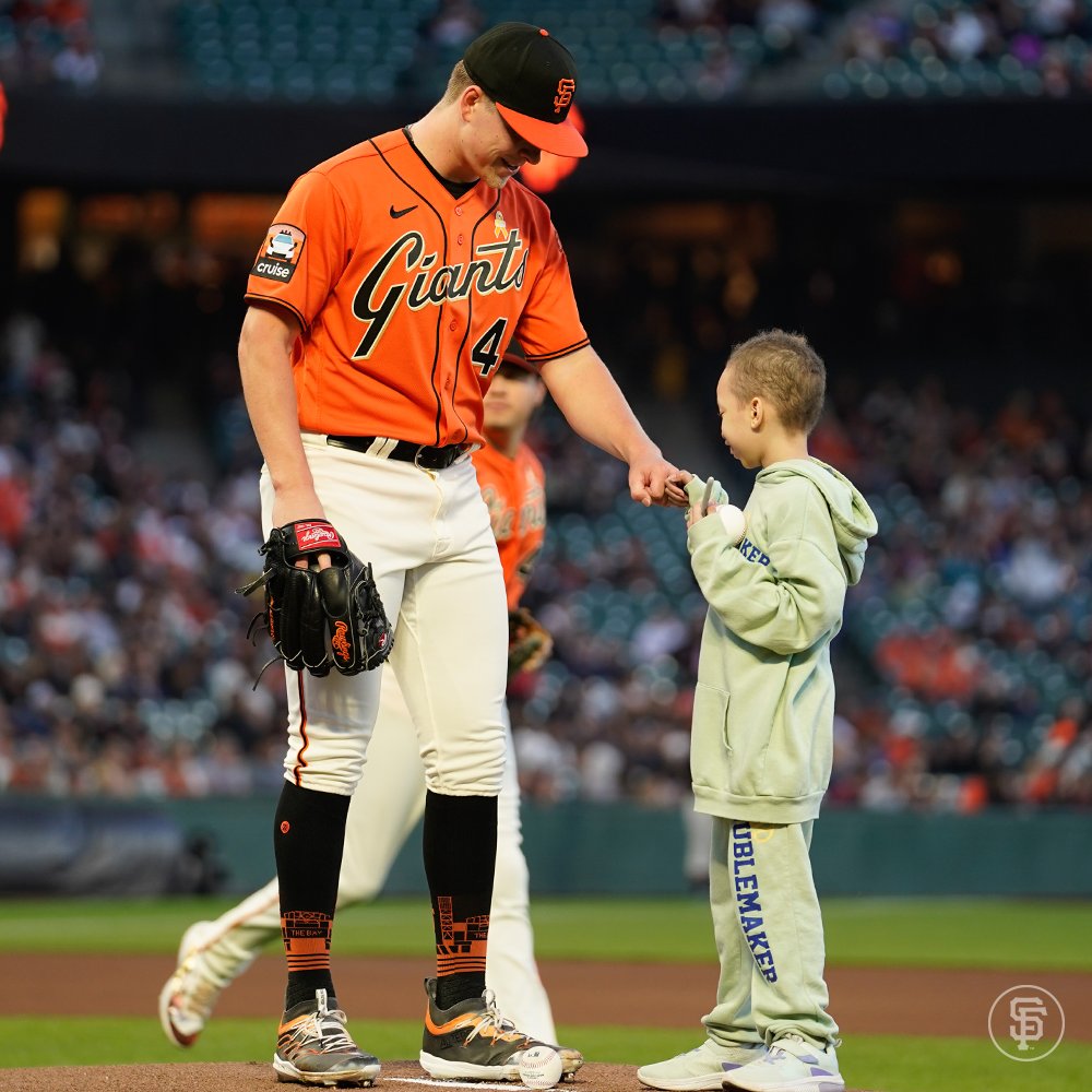 SFGiants's tweet photo. September is Childhood Cancer Awareness Month. Tonight, the #SFGiants honored the children and families who are battling this dreadful disease. The Giants are committed to raising awareness and funds for the fight against pediatric cancer 💛 https://t.co/HWwPUeQeKq
