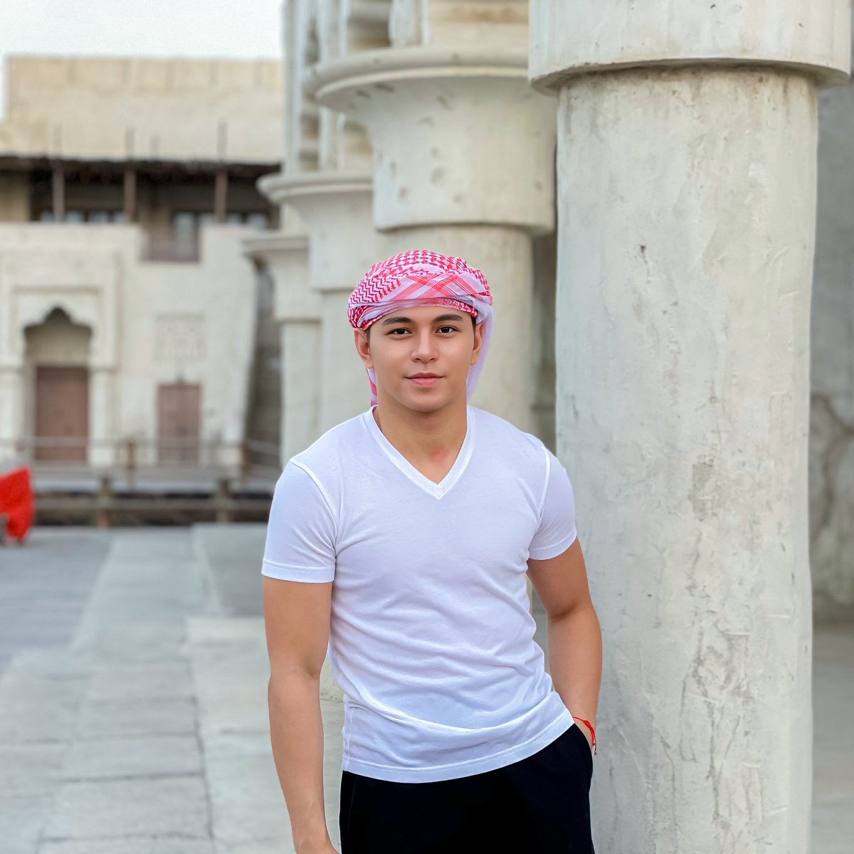 arvingimoto's tweet photo. Habibi come to dubai! 😂 #ai #aifilter #dubai #dxb https://t.co/EEQWu0sEEV