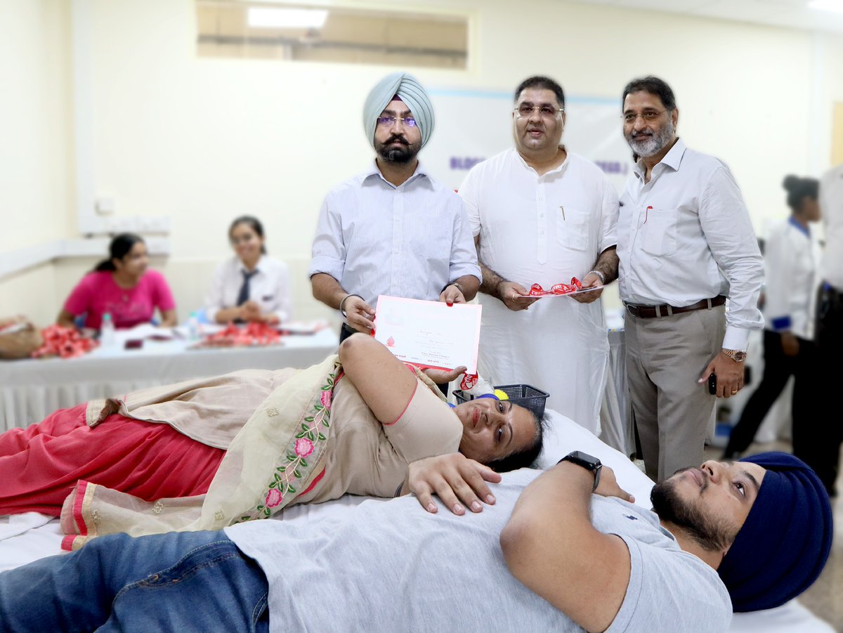GnaUniversity's tweet photo. "The gift of blood is the gift of life."
#GNAUniversity #NSSWing in collaboration with #PunjabKesari Group organised an annual #blooddonationcamp on the 42thDeath Anniversary of "Lala Jagat Narain ji" as Every single drop can give a life to a needy. https://t.co/mYqgXX1Qxu