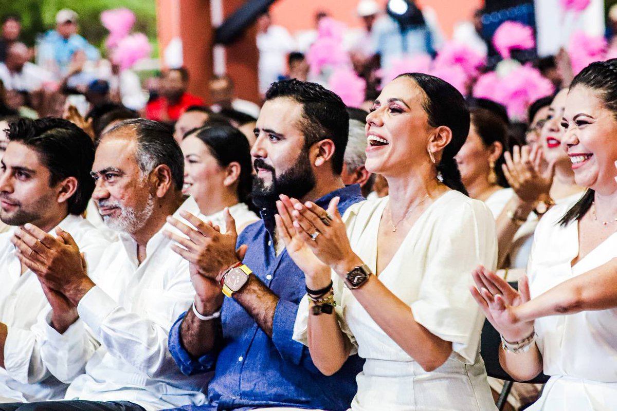 jorgexsa's tweet photo. #5AñosJuntos. En una ciudad con mayor desarrollo, donde hacemos cosas que antes no se hacían. Hoy Zihua es reconocido a nivel nacional e internacional y eso ha sido posible gracias al esfuerzo de todas y todos. ¡Y lo mejor, está por venir!

 #JorgeSánchez https://t.co/d28GcDp9cL