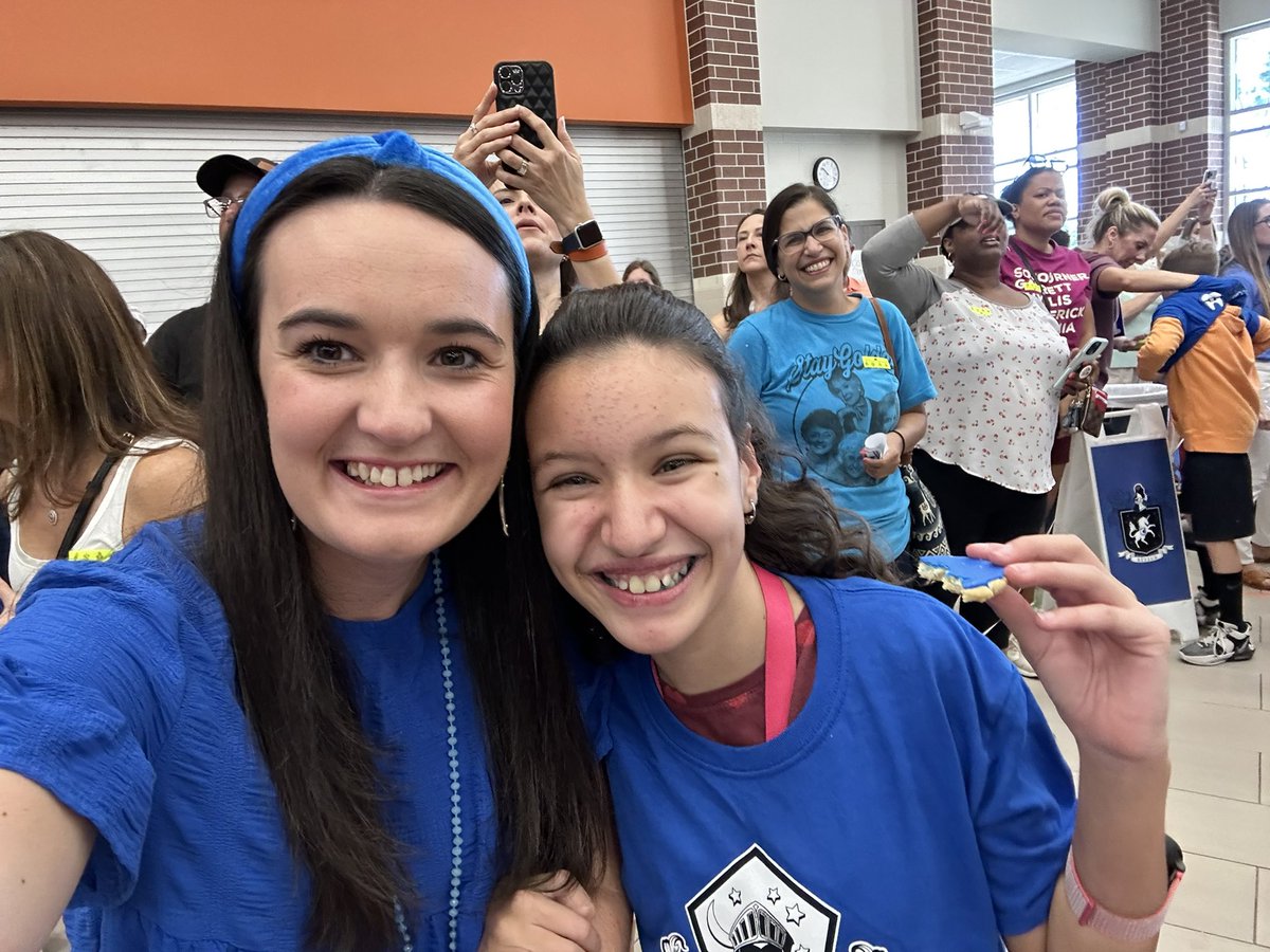 GO BLUE HOUSE!! 💙💙  <a href="/ClarkCISD/">Clark Intermediate, Conroe ISD</a> #clarkconnects