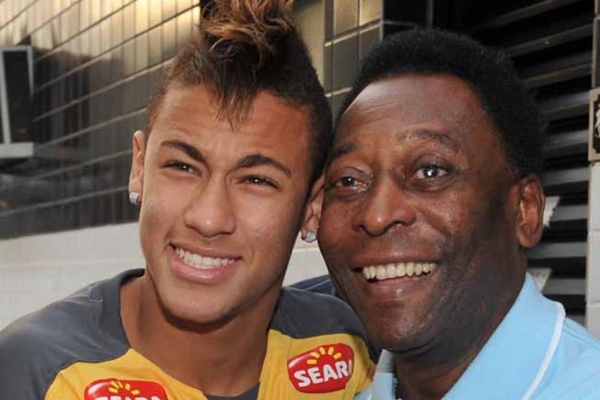 foolofsoccer's tweet photo. Neymar breaks Pelé's record as Brazil's all-time top goal scorer. 👏👏 https://t.co/TQzSUTYda6
