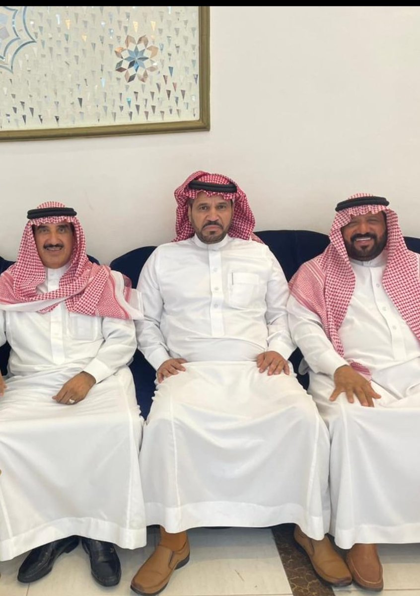 الاهداء للواء متقاعد 
حمد حواس العوذه السرحاني
 وحمود حواس العوذه السرحاني مع صادق الود والتحايا 

صوره مع التعليق بعيال حواس
حواس بن عوذه مكيل المفاليس
يجونه اللي يشتكون من الافلاس
ويقول كيلوا وان بغيتوا من الكيس 
حمد واخوه حمود بالخلق نبراس
ماشفتهم لو يوم واحد معابيس
المسفهلين