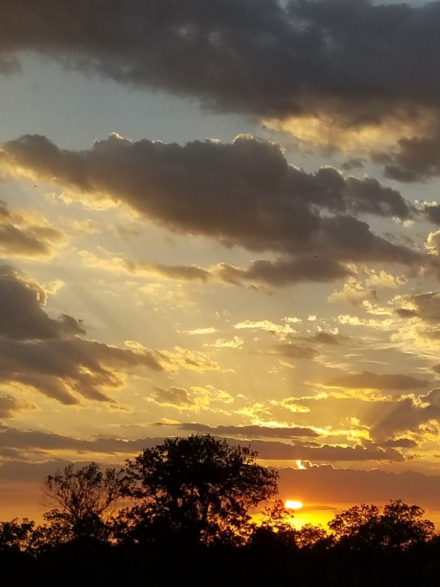give_em_fender's tweet photo. A beautiful sunset. https://t.co/pr6t4Qs5sg