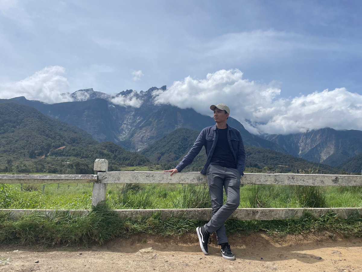 ErfannDannial's tweet photo. me &amp; nature 🧍🏻⛰️ https://t.co/AyrwBaNnFC