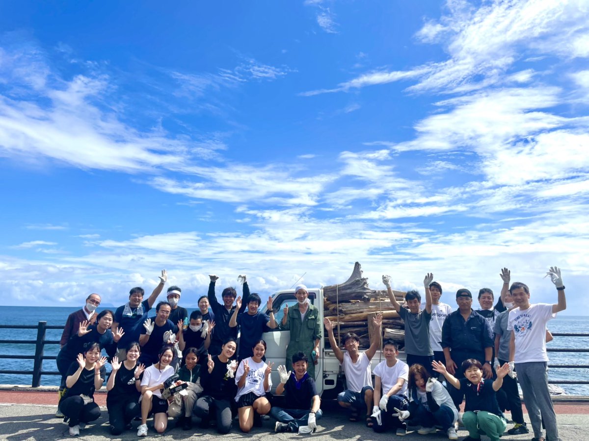 先日の海岸清掃が新聞に載りました
雨の中の作業でしたが、終わったあとに快晴
でも、なんで新聞記者さんは、オジさん3人の写真にしたんだろう？
＃新聞　＃社員で作業　＃快晴　＃活動